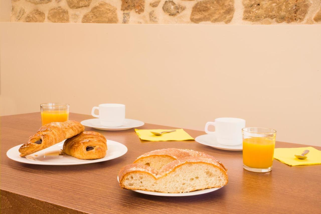 Habitacions Placa Major Santa Pau Kültér fotó