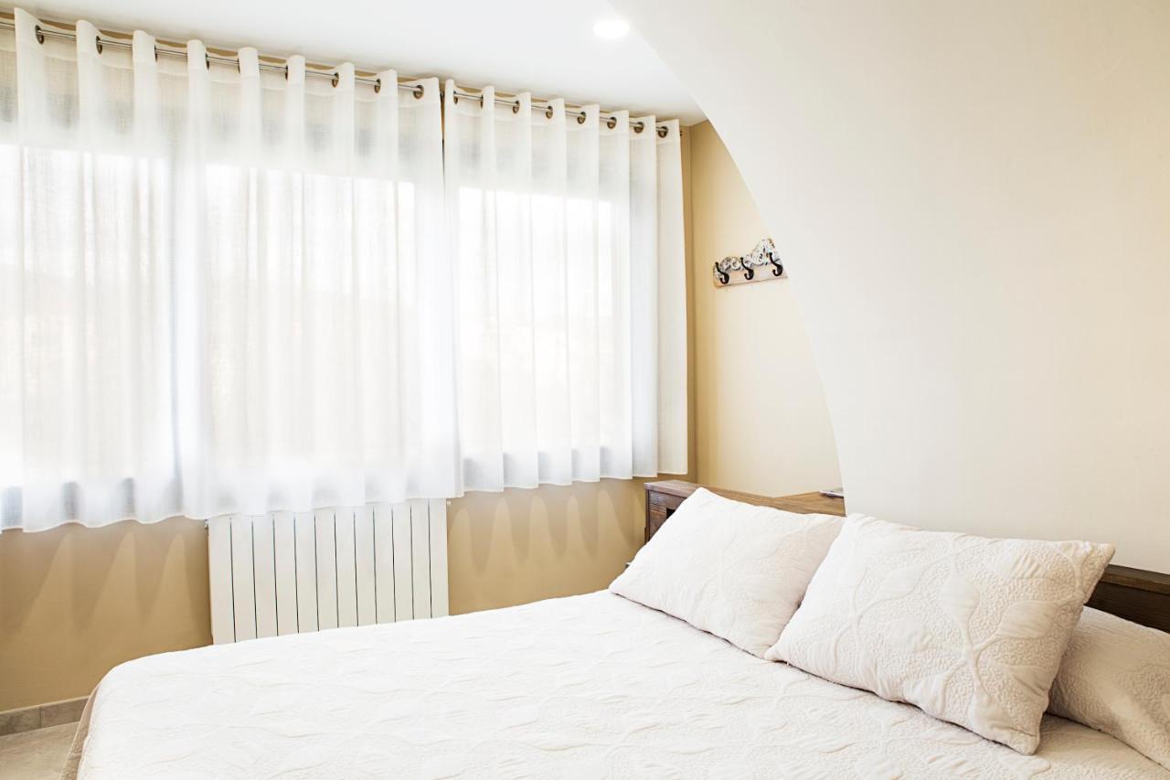 Habitacions Placa Major Santa Pau Kültér fotó